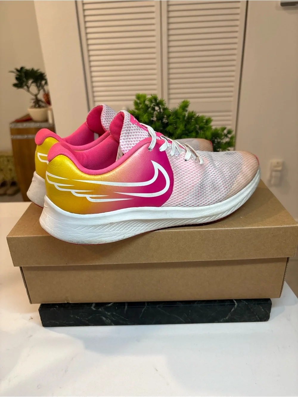 Nike Star Running Pink Womens running shoes size 7Y